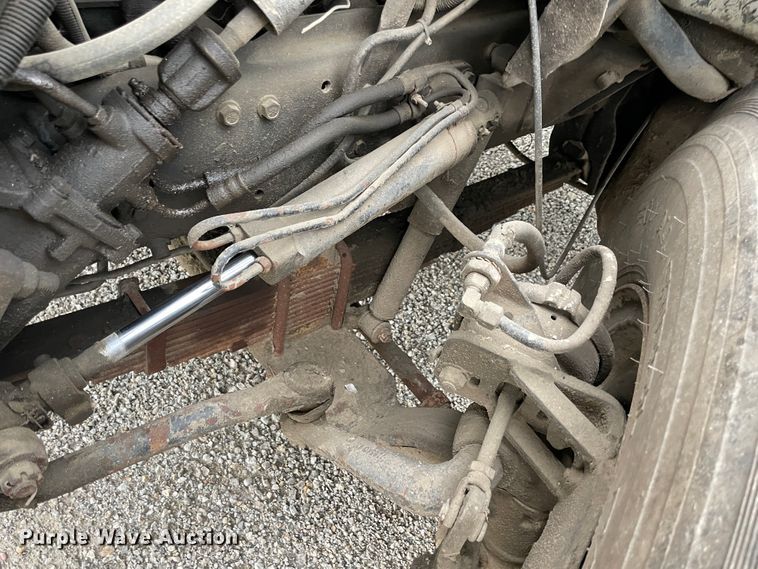 image for item IR9508 1982 GMC C6000  pulling unit