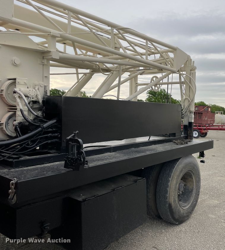 image for item IR9508 1982 GMC C6000  pulling unit