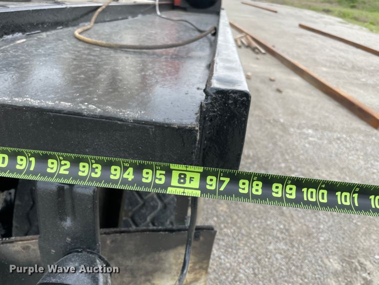 image for item IR9508 1982 GMC C6000  pulling unit