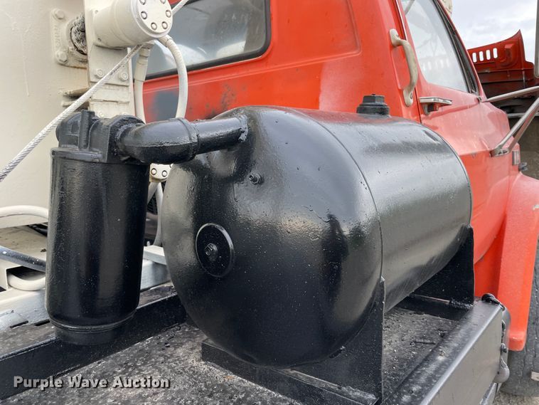 image for item IR9508 1982 GMC C6000  pulling unit