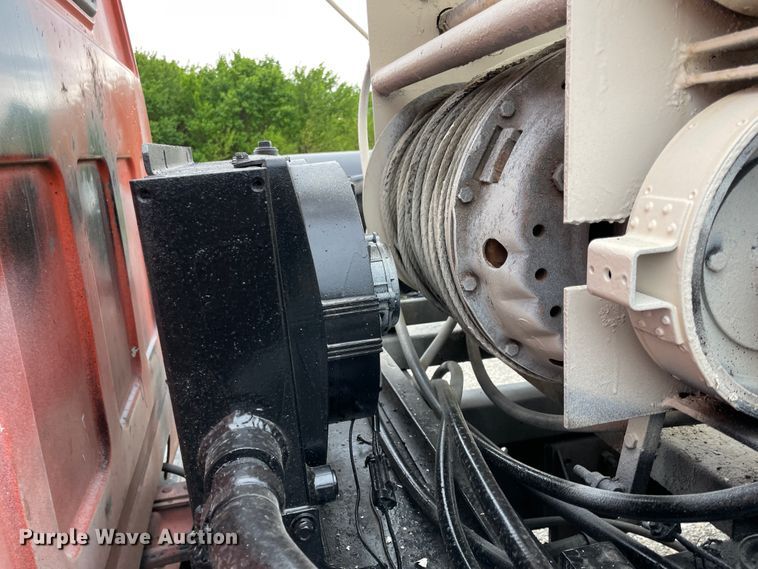 image for item IR9508 1982 GMC C6000  pulling unit