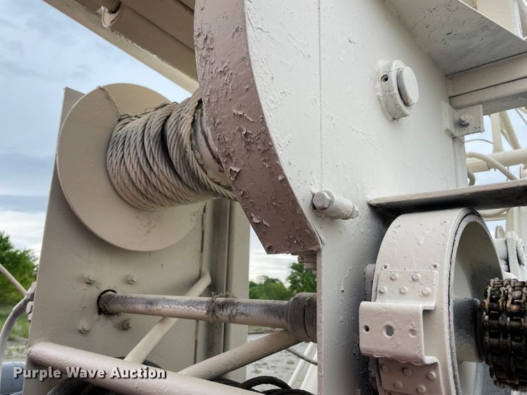 image for item IR9508 1982 GMC C6000  pulling unit