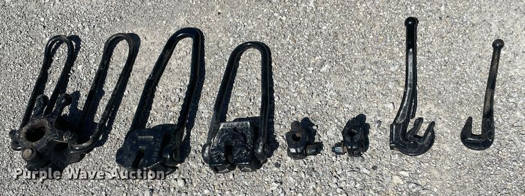 image for item IR9508 1982 GMC C6000  pulling unit