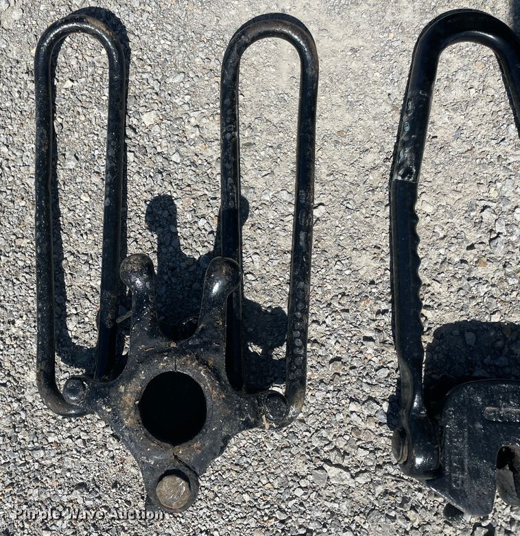 image for item IR9508 1982 GMC C6000  pulling unit