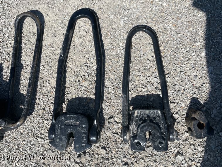 image for item IR9508 1982 GMC C6000  pulling unit