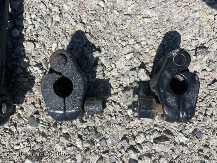 image for item IR9508 1982 GMC C6000  pulling unit