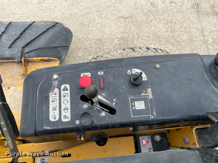 image for item IR9897 2013 Hustler Super Z  ZTR lawn mower