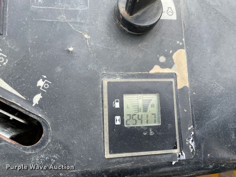 image for item IR9897 2013 Hustler Super Z  ZTR lawn mower