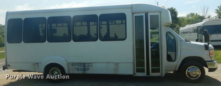image for item IT9111 2012 Ford Econoline E450  shuttle bus