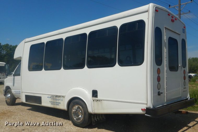 image for item IT9111 2012 Ford Econoline E450  shuttle bus