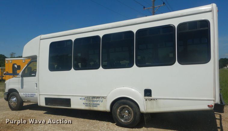 image for item IT9111 2012 Ford Econoline E450  shuttle bus