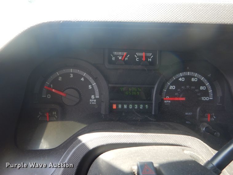 image for item IT9111 2012 Ford Econoline E450  shuttle bus