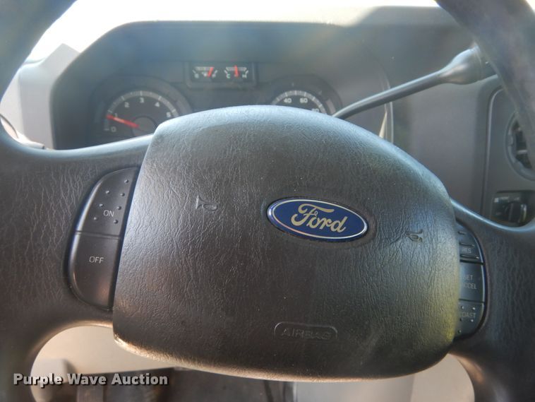 image for item IT9111 2012 Ford Econoline E450  shuttle bus