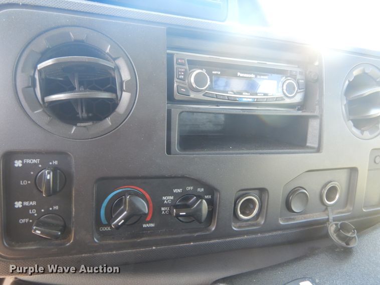 image for item IT9111 2012 Ford Econoline E450  shuttle bus