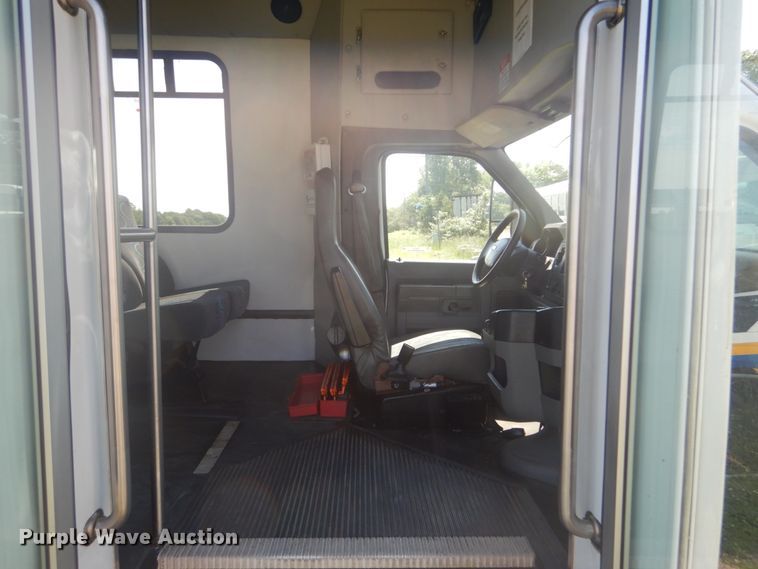image for item IT9111 2012 Ford Econoline E450  shuttle bus