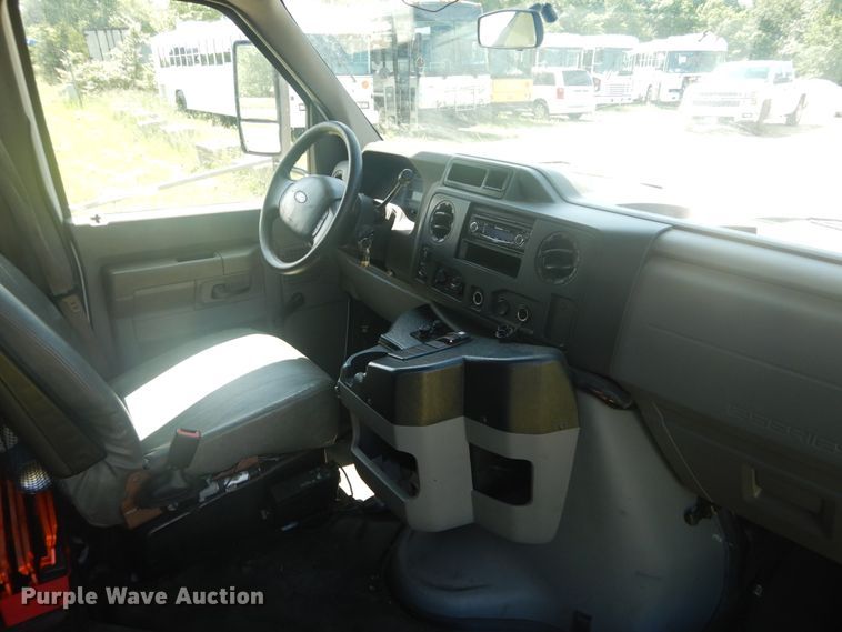 image for item IT9111 2012 Ford Econoline E450  shuttle bus