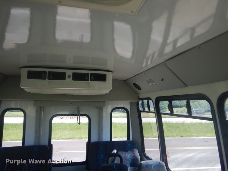 image for item IT9111 2012 Ford Econoline E450  shuttle bus