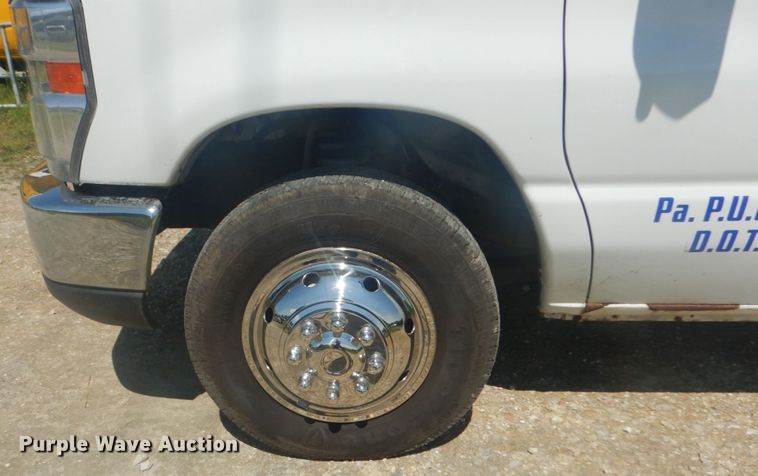 image for item IT9111 2012 Ford Econoline E450  shuttle bus