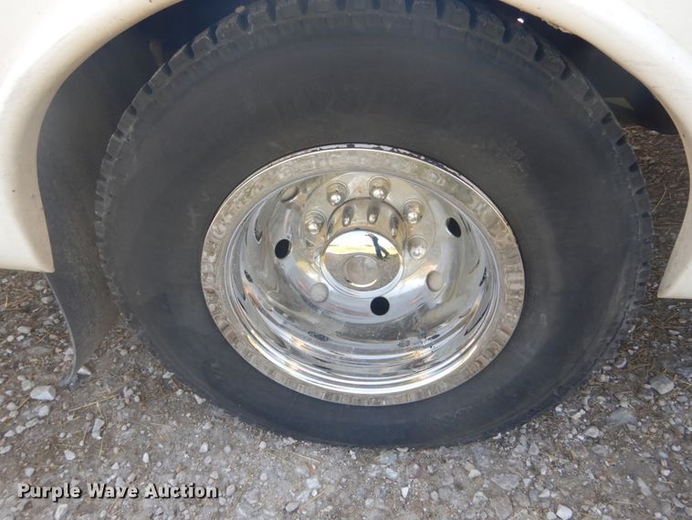 image for item IT9111 2012 Ford Econoline E450  shuttle bus