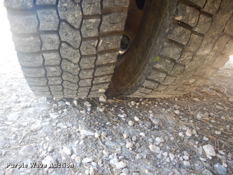 image for item IT9111 2012 Ford Econoline E450  shuttle bus