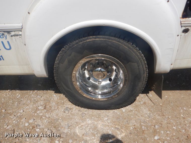 image for item IT9111 2012 Ford Econoline E450  shuttle bus