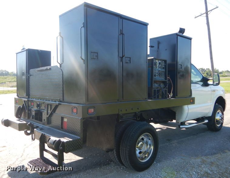 image for item IT9117 2006 Ford F350 SuperDuty  utility bed pickup truck