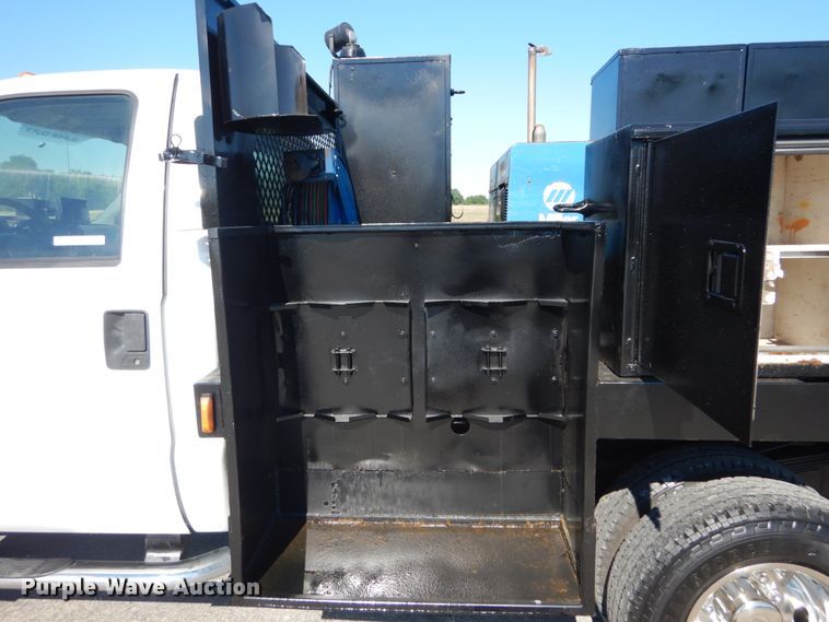 image for item IT9117 2006 Ford F350 SuperDuty  utility bed pickup truck