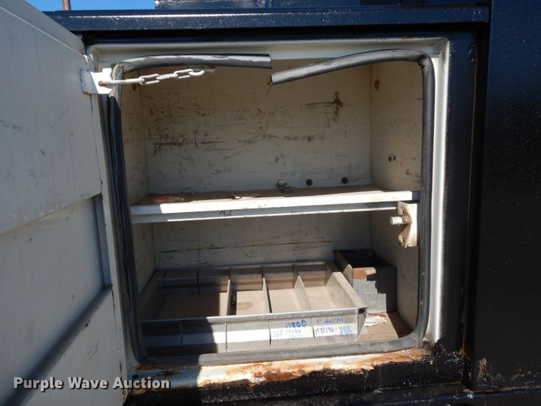 image for item IT9117 2006 Ford F350 SuperDuty  utility bed pickup truck