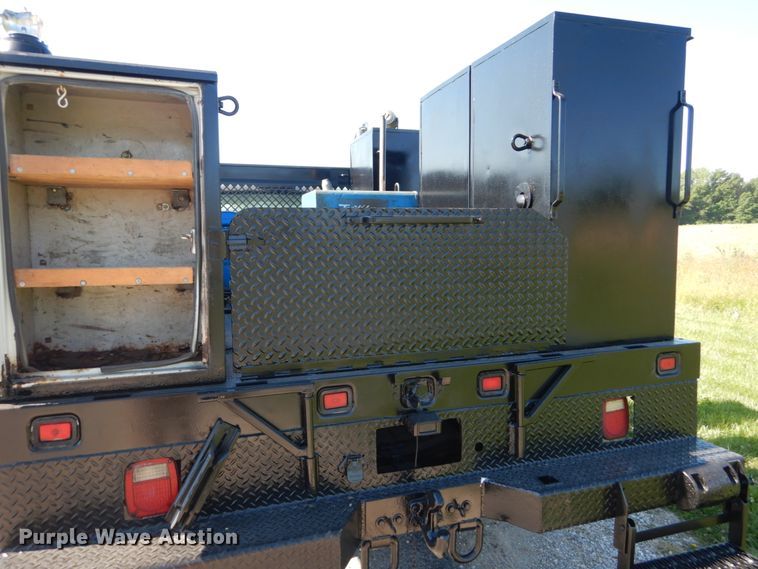 image for item IT9117 2006 Ford F350 SuperDuty  utility bed pickup truck