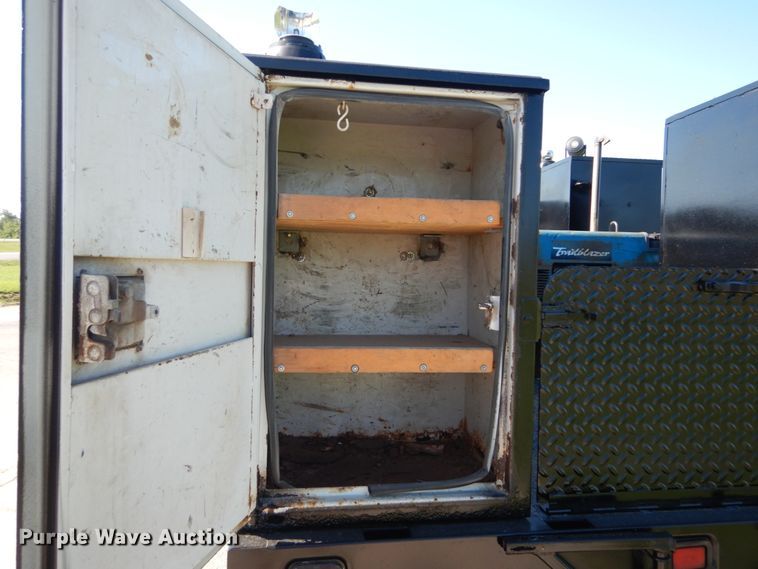 image for item IT9117 2006 Ford F350 SuperDuty  utility bed pickup truck