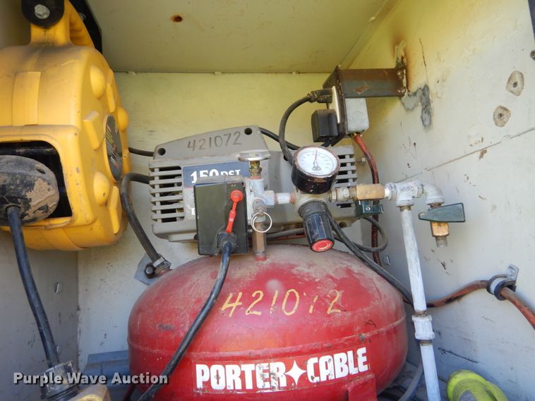 image for item IT9117 2006 Ford F350 SuperDuty  utility bed pickup truck