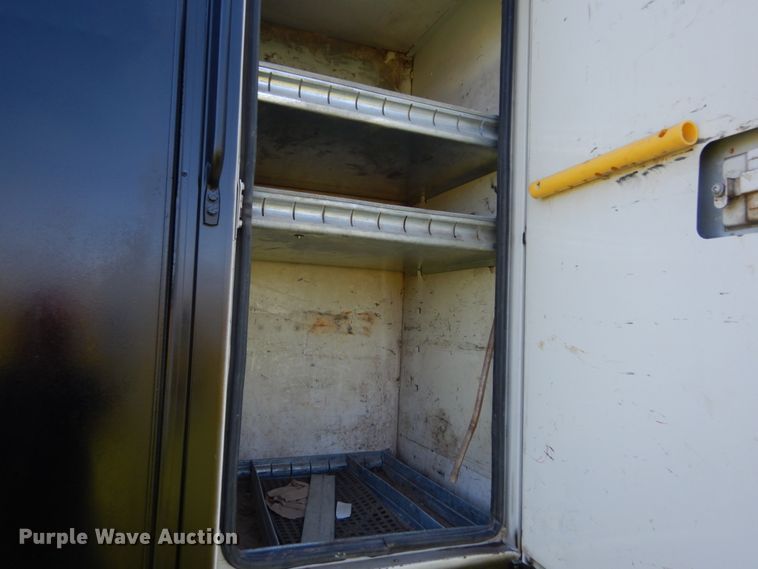 image for item IT9117 2006 Ford F350 SuperDuty  utility bed pickup truck