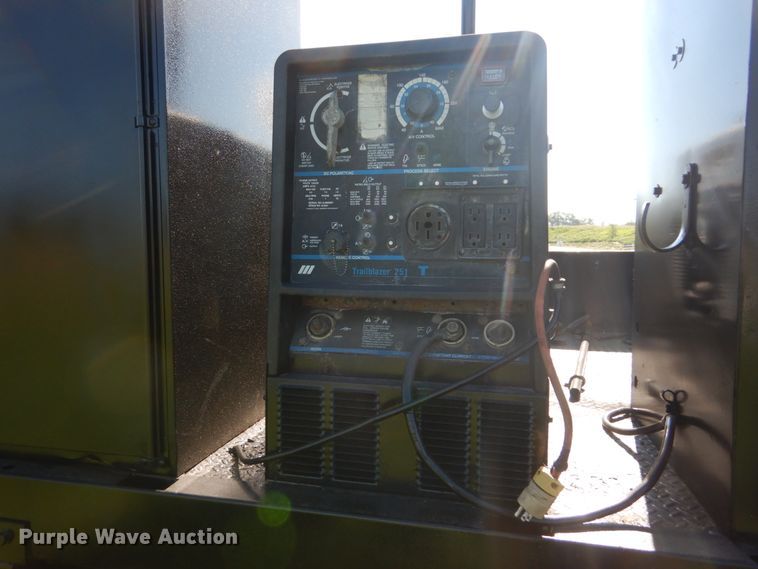 image for item IT9117 2006 Ford F350 SuperDuty  utility bed pickup truck