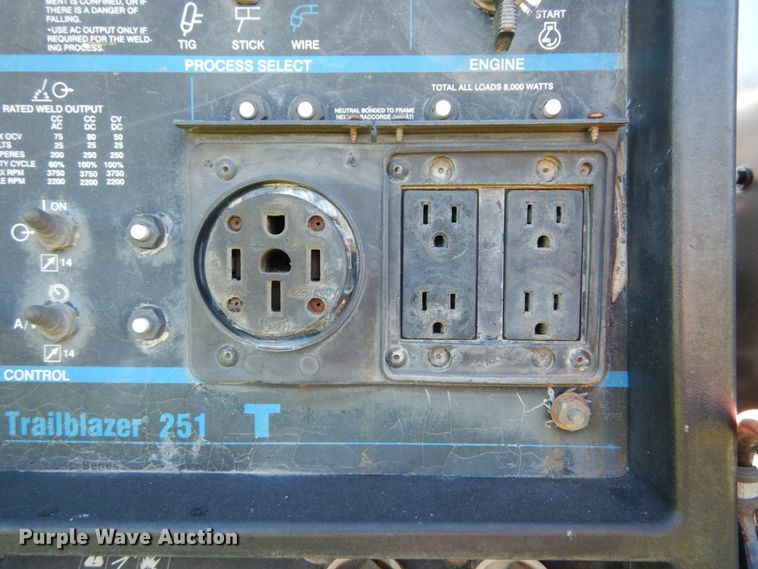 image for item IT9117 2006 Ford F350 SuperDuty  utility bed pickup truck