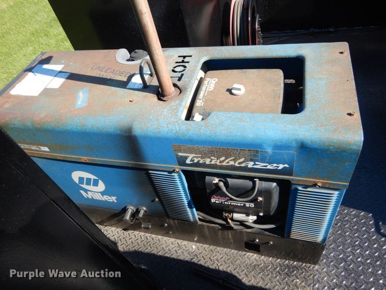 image for item IT9117 2006 Ford F350 SuperDuty  utility bed pickup truck