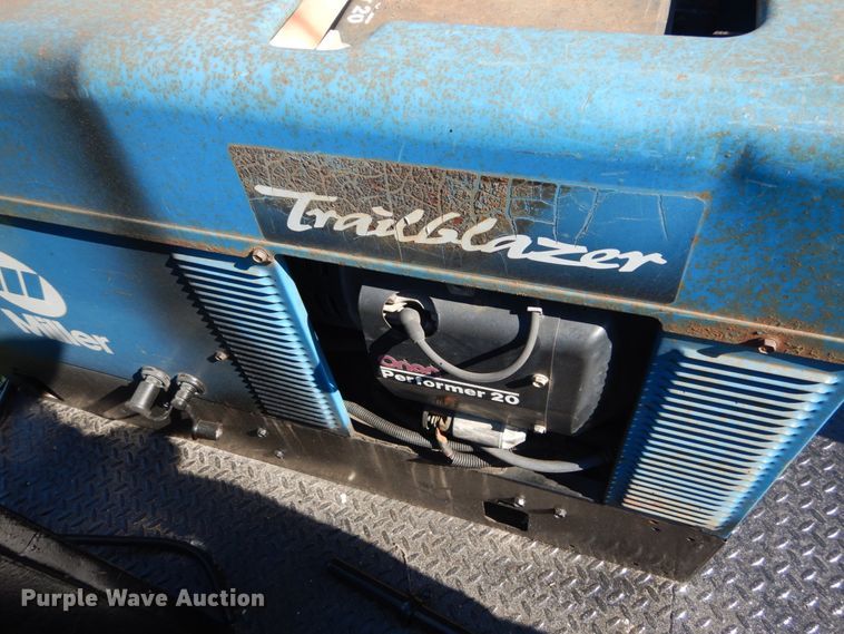 image for item IT9117 2006 Ford F350 SuperDuty  utility bed pickup truck