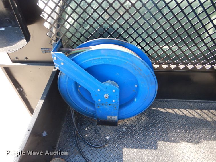 image for item IT9117 2006 Ford F350 SuperDuty  utility bed pickup truck