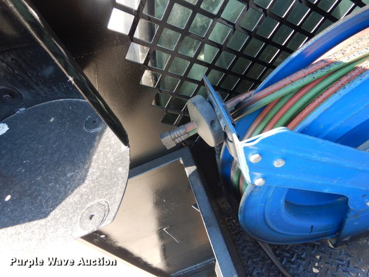 image for item IT9117 2006 Ford F350 SuperDuty  utility bed pickup truck