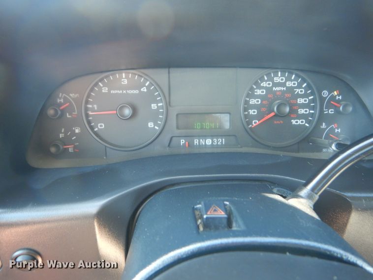 image for item IT9117 2006 Ford F350 SuperDuty  utility bed pickup truck