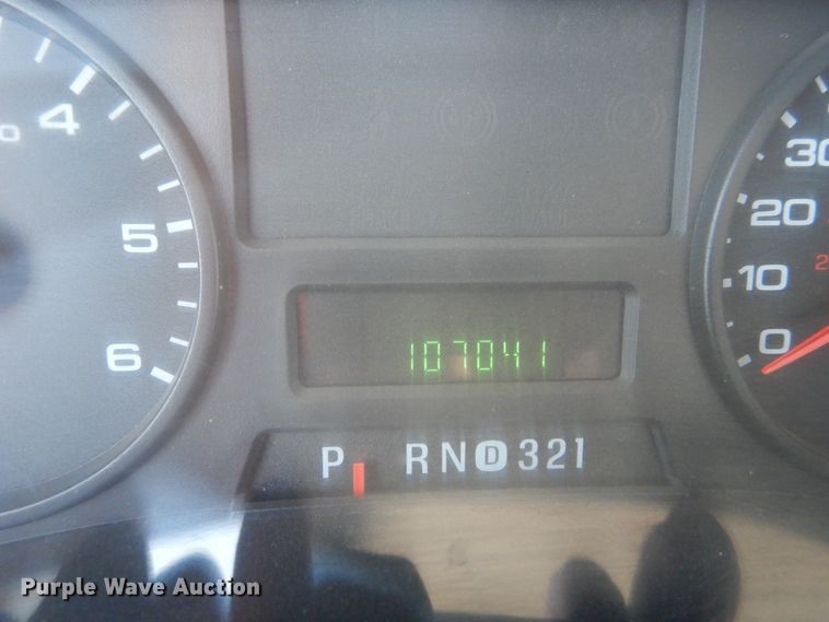 image for item IT9117 2006 Ford F350 SuperDuty  utility bed pickup truck