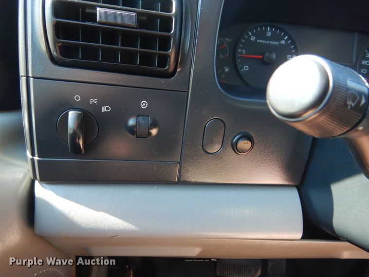 image for item IT9117 2006 Ford F350 SuperDuty  utility bed pickup truck