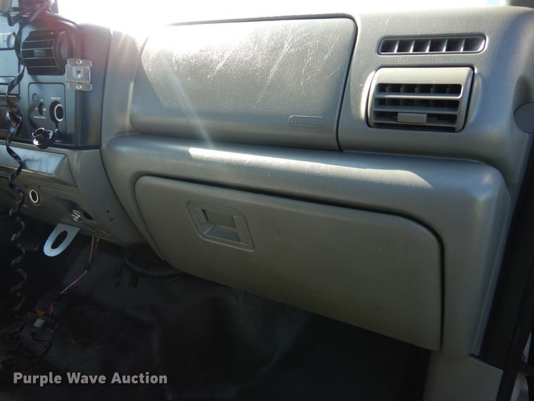 image for item IT9117 2006 Ford F350 SuperDuty  utility bed pickup truck