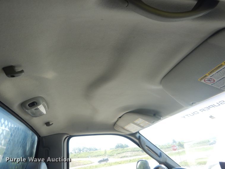 image for item IT9117 2006 Ford F350 SuperDuty  utility bed pickup truck