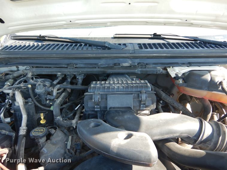 image for item IT9117 2006 Ford F350 SuperDuty  utility bed pickup truck