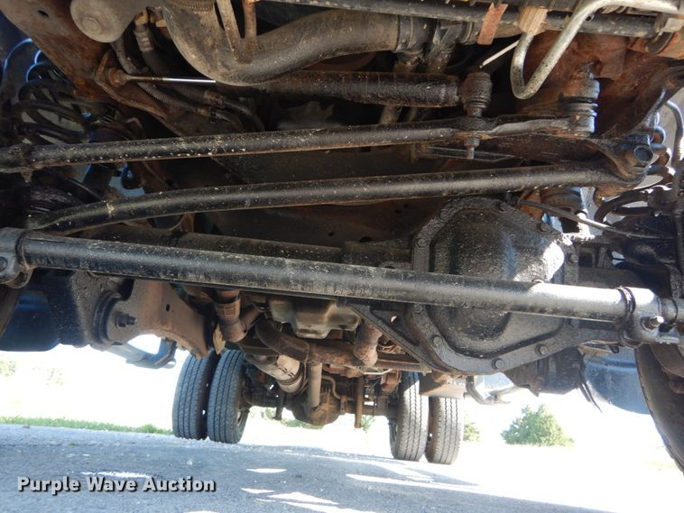 image for item IT9117 2006 Ford F350 SuperDuty  utility bed pickup truck