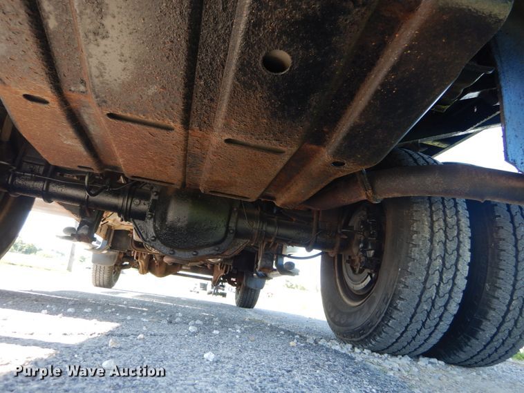 image for item IT9117 2006 Ford F350 SuperDuty  utility bed pickup truck