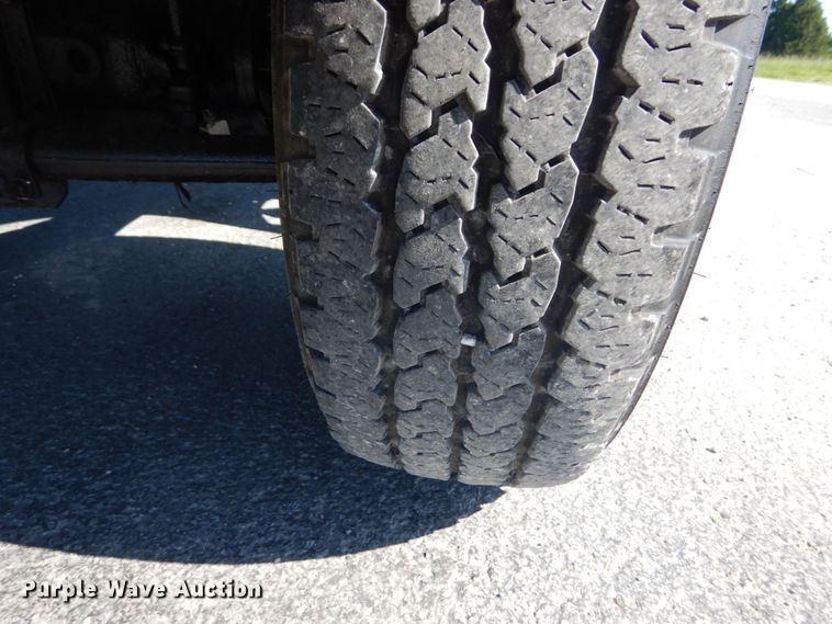 image for item IT9117 2006 Ford F350 SuperDuty  utility bed pickup truck