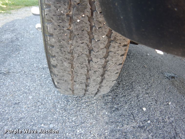 image for item IT9117 2006 Ford F350 SuperDuty  utility bed pickup truck