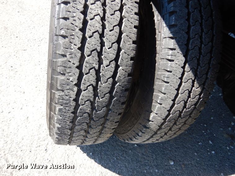 image for item IT9117 2006 Ford F350 SuperDuty  utility bed pickup truck