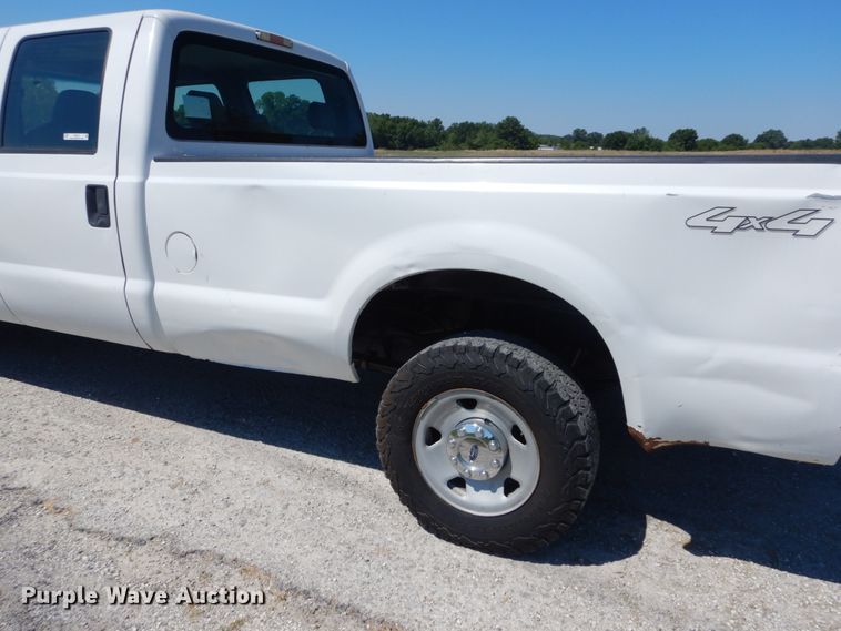 image for item IT9121 2009 Ford F250 Super Duty  Crew Cab pickup truck